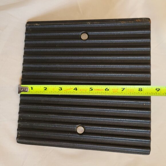 Pampered Chef Grill Press Heavy Cast Iron Bacon Grill Press 8.5" Square - Picture 4 of 4